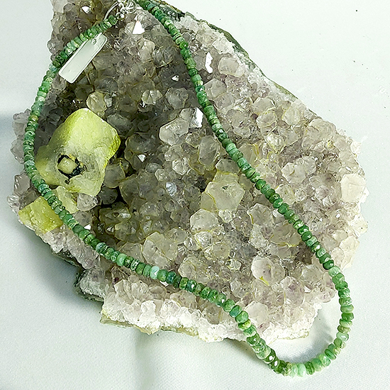 Колие Изумруд, Смарагд